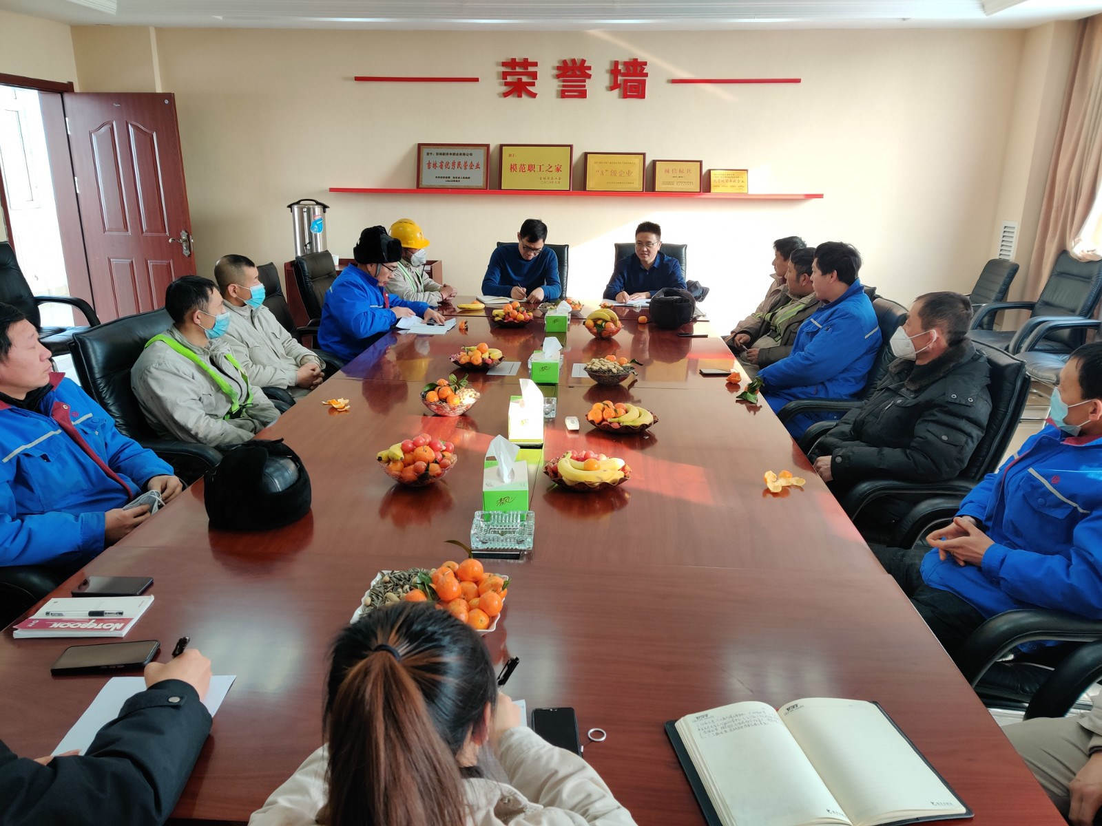 吉林太阳成集团tyc9728总经理陈旺明、分工会主席鲁文彦组织召开困难职工座谈会_meitu_6.jpg 吉林太阳成集团tyc9728总经理陈旺明、分工会主席鲁文彦组织召开困难职工座谈会_meitu_6.jpg