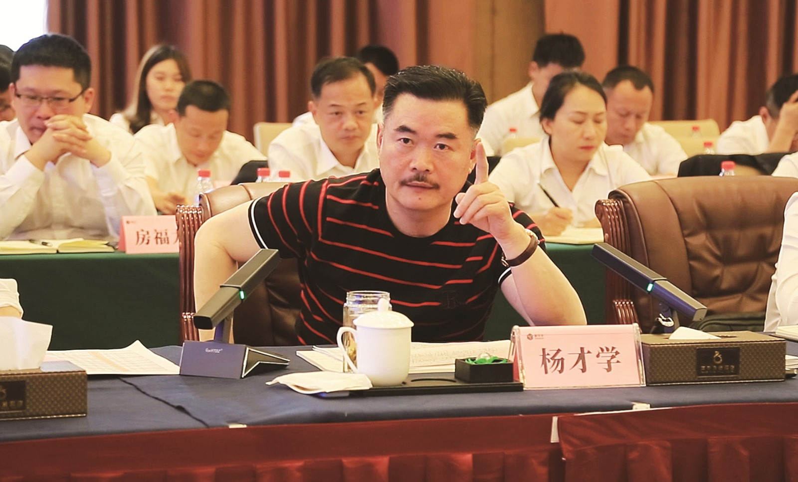 董事长发表重要讲_副本.jpg 董事长发表重要讲_副本.jpg