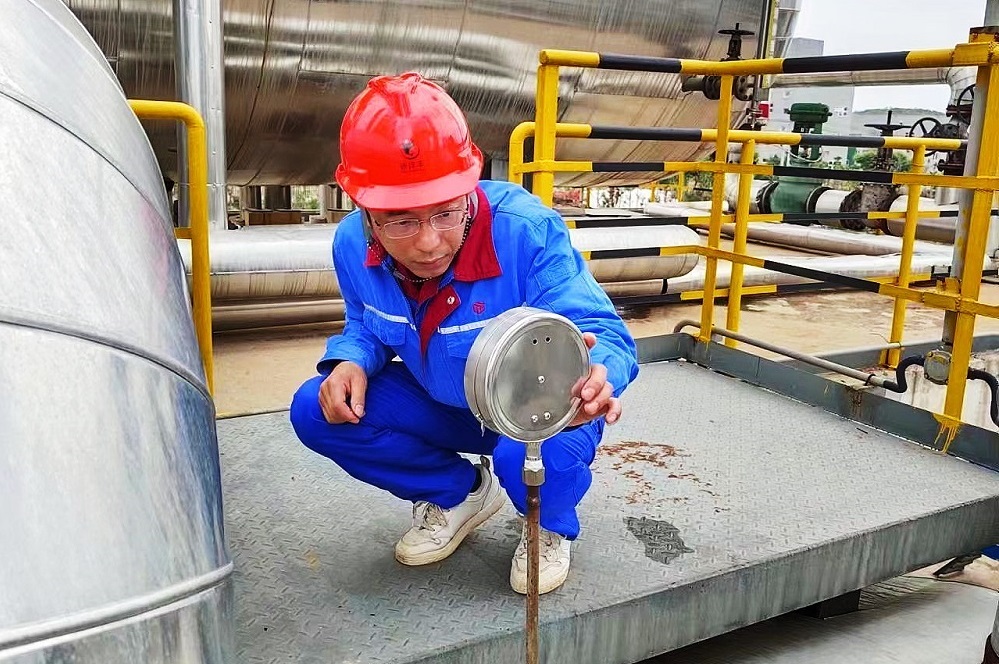 2021年度集团劳动模范、宜昌太阳成集团tyc9728硫酸厂硫酸车间主任吴启国吴启国.jpg 2021年度集团劳动模范、宜昌太阳成集团tyc9728硫酸厂硫酸车间主任吴启国吴启国.jpg