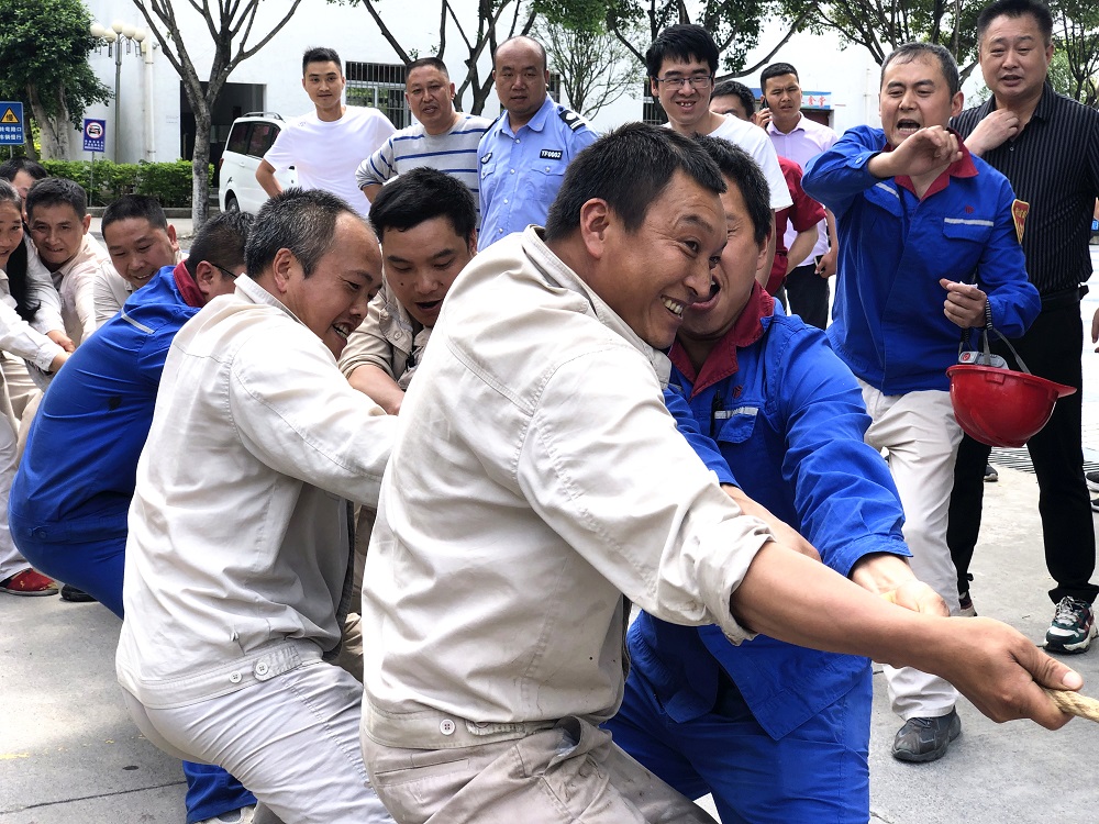 四川太阳成集团tyc9728拔河比赛.jpg 四川太阳成集团tyc9728拔河比赛.jpg