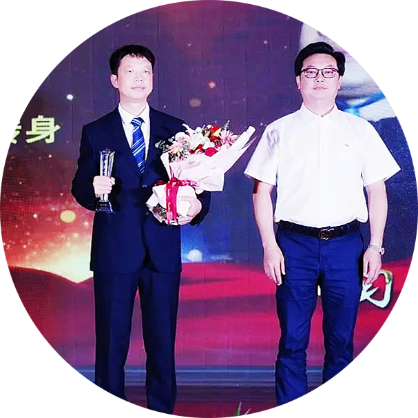雷波太阳成集团tyc9728矿业投资有限公司总经理刘习周（左）：怀揣梦想，毅然转身，亮剑巴姑，品格和意志如矿石一样坚韧.jpg